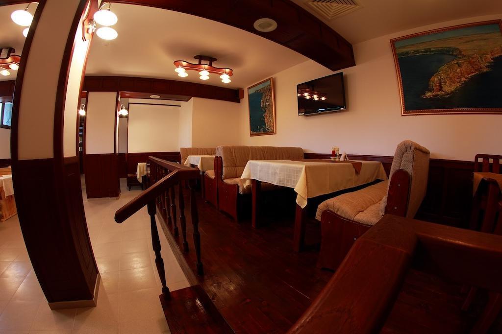 Hotel Akre Kavarna ภายนอก รูปภาพ