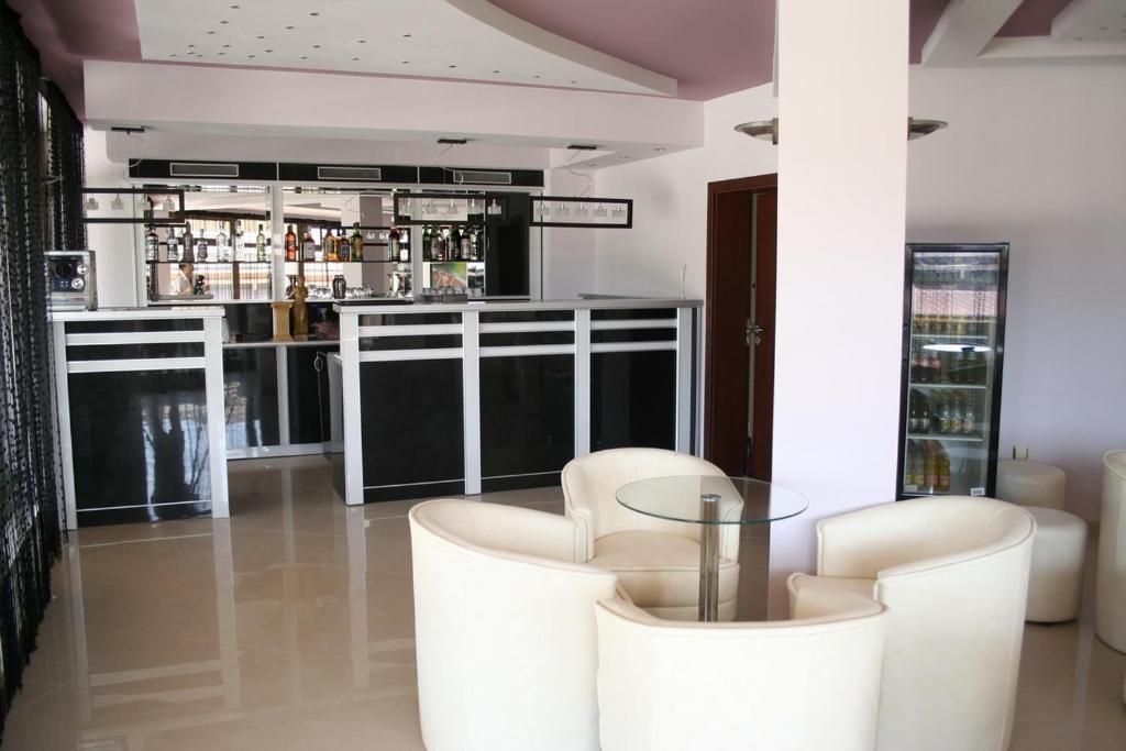 Hotel Akre Kavarna ภายนอก รูปภาพ
